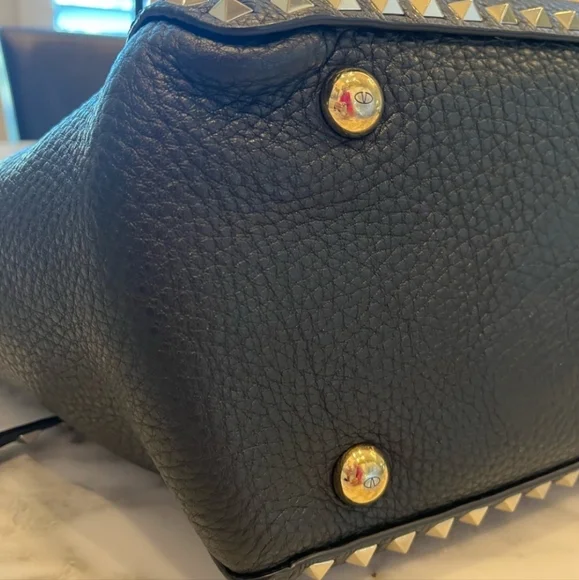 Valentino Garavani Rockstud Tote - Picture 4 of 14